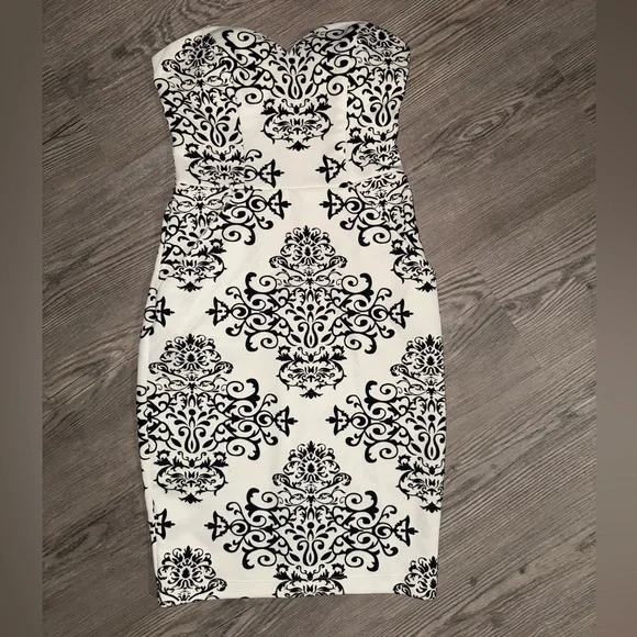 bee darlin black and white dress PRE-ORDER - Dollface Dress in Black and White